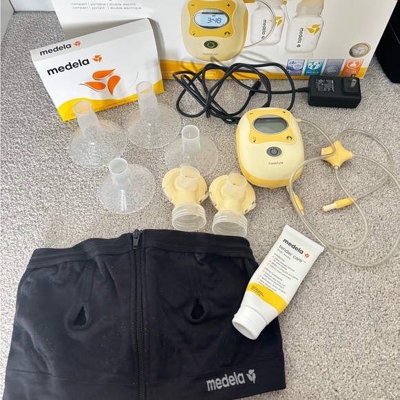 Medela Freestyle Portable Double Electric Breast Pump - Picture 6 of 12